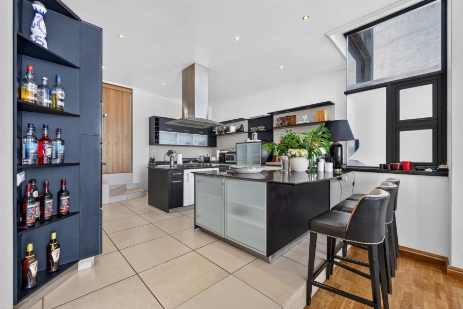 8 Bedroom Property for Sale in Bantry Bay Western Cape